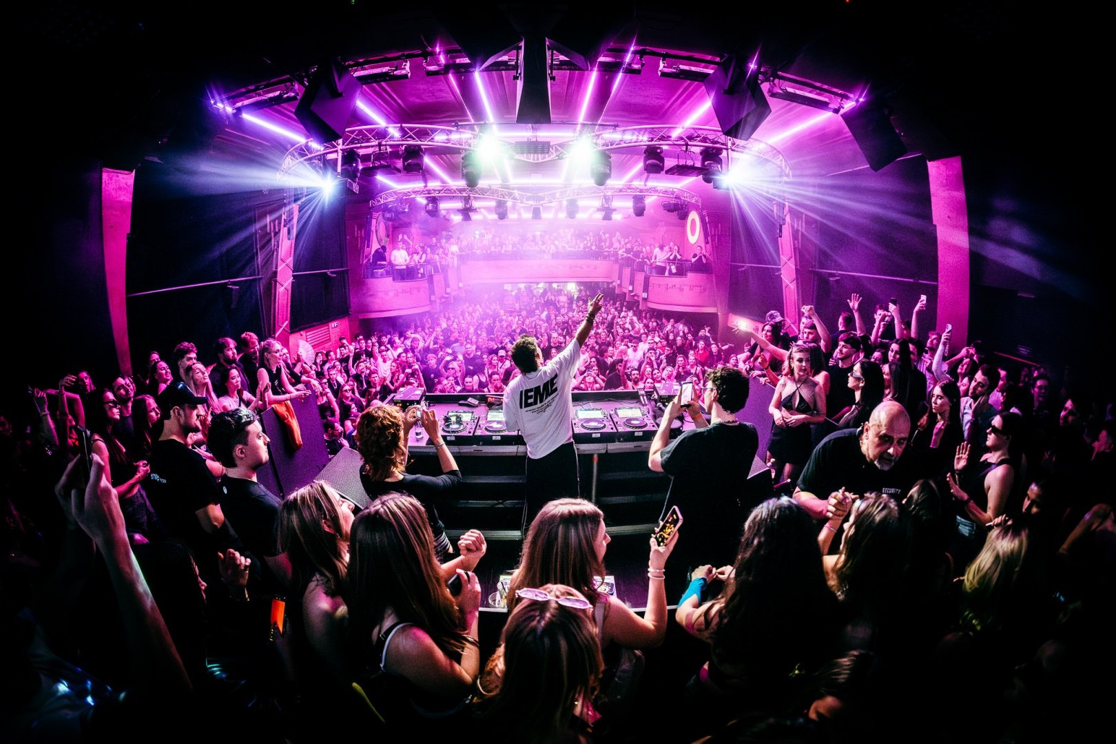 ELY OAKS | ROXY Prague