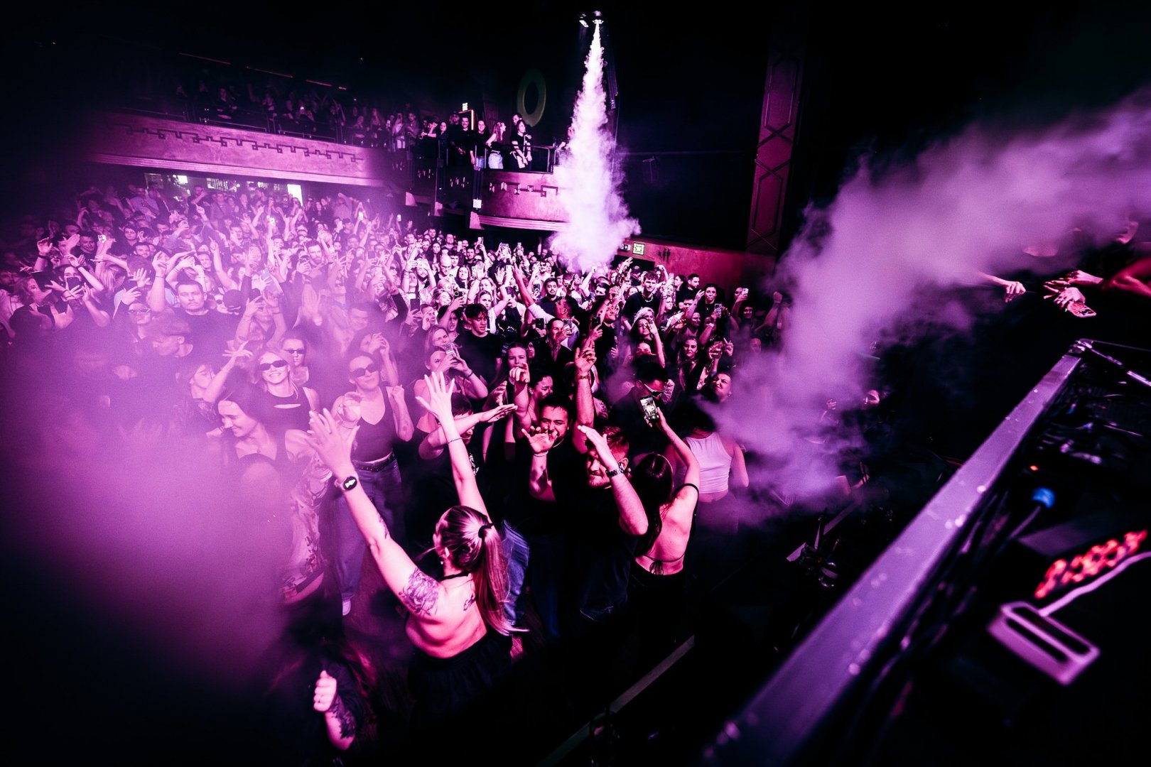 ELY OAKS | ROXY Prague