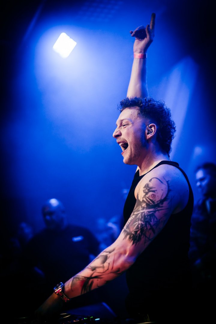 ELY OAKS | ROXY Prague