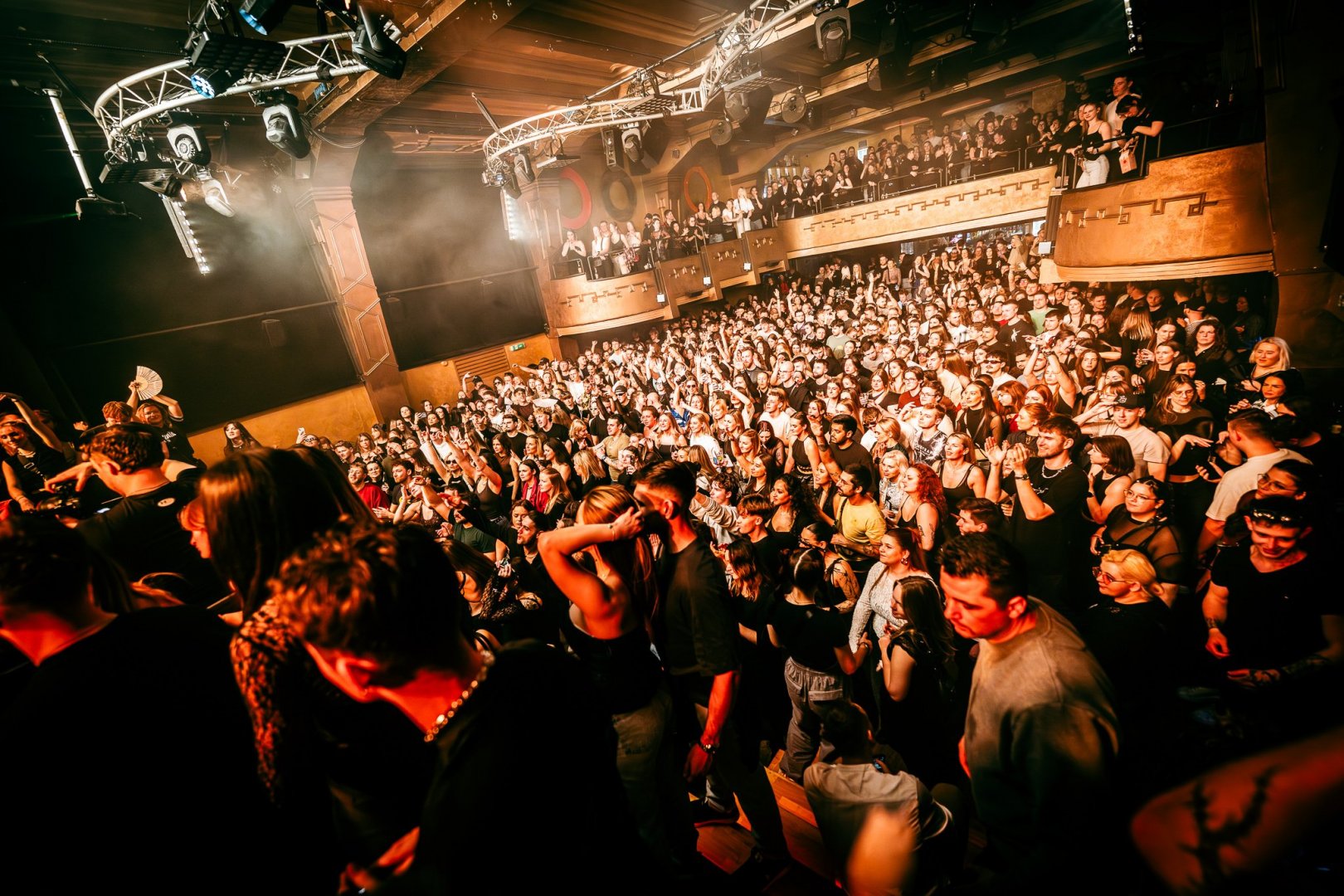 ELY OAKS | ROXY Prague