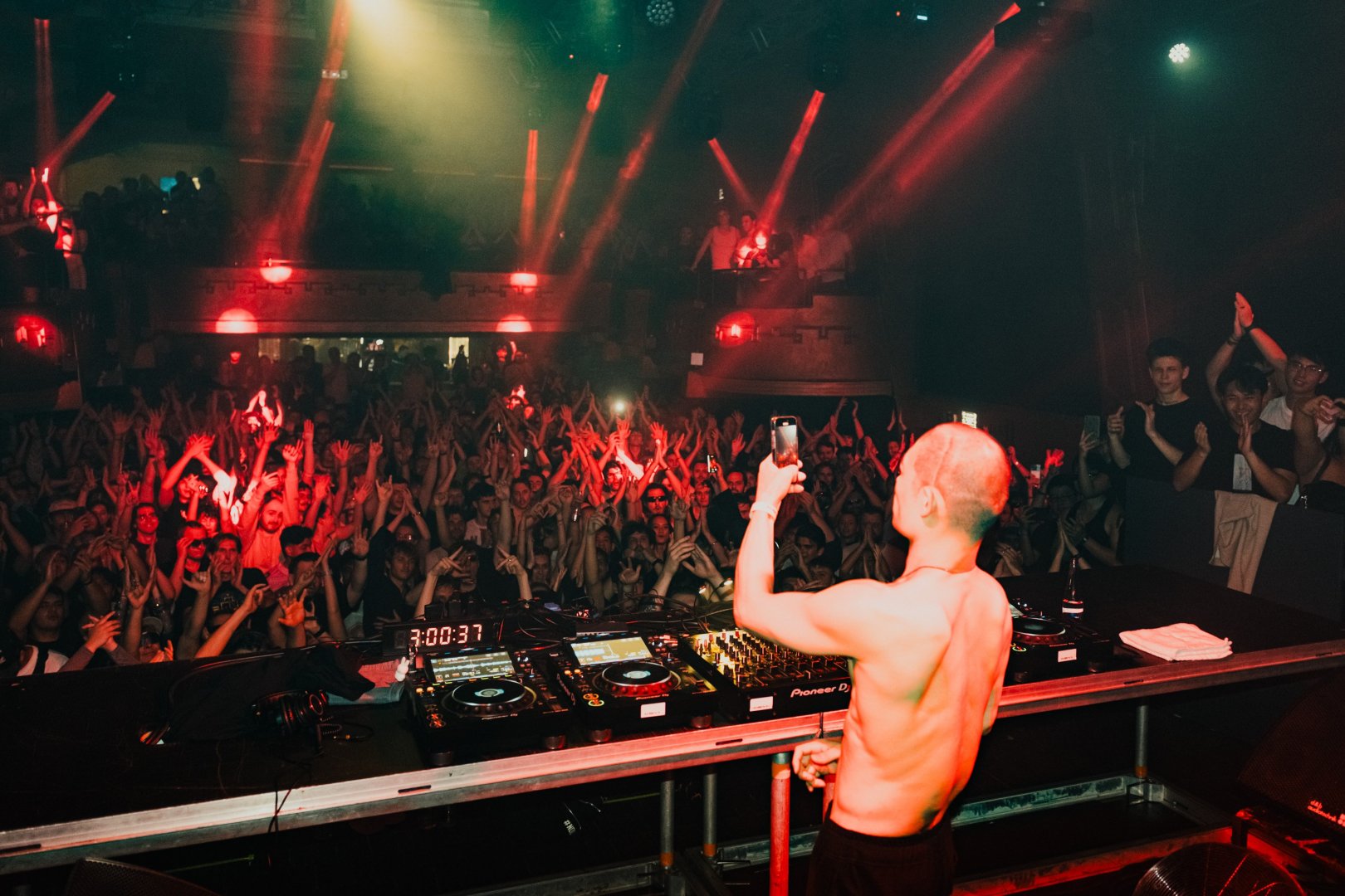 ¥ØU$UK€ ¥UK1MAT$U | ROXY Prague