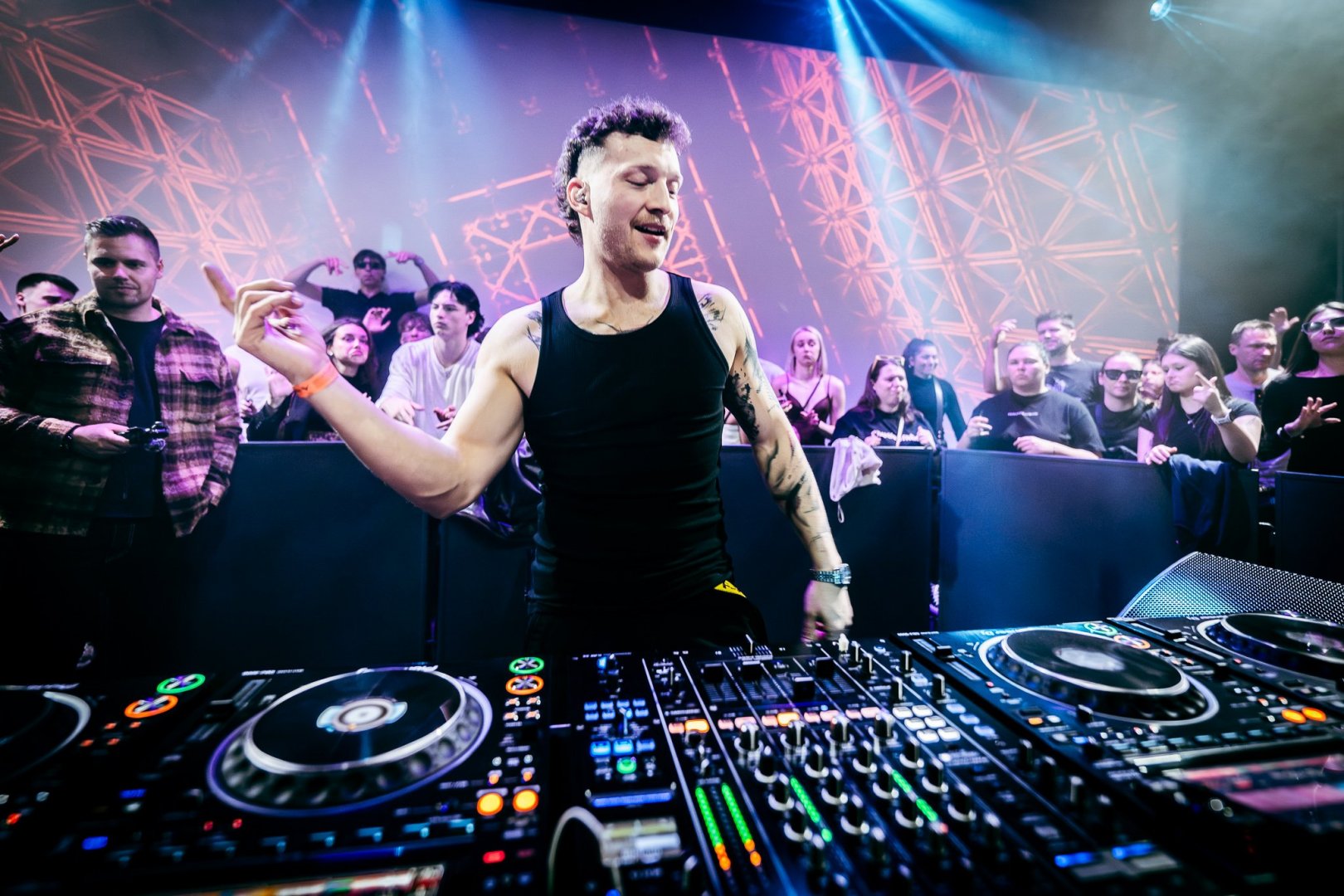 ELY OAKS | ROXY Prague