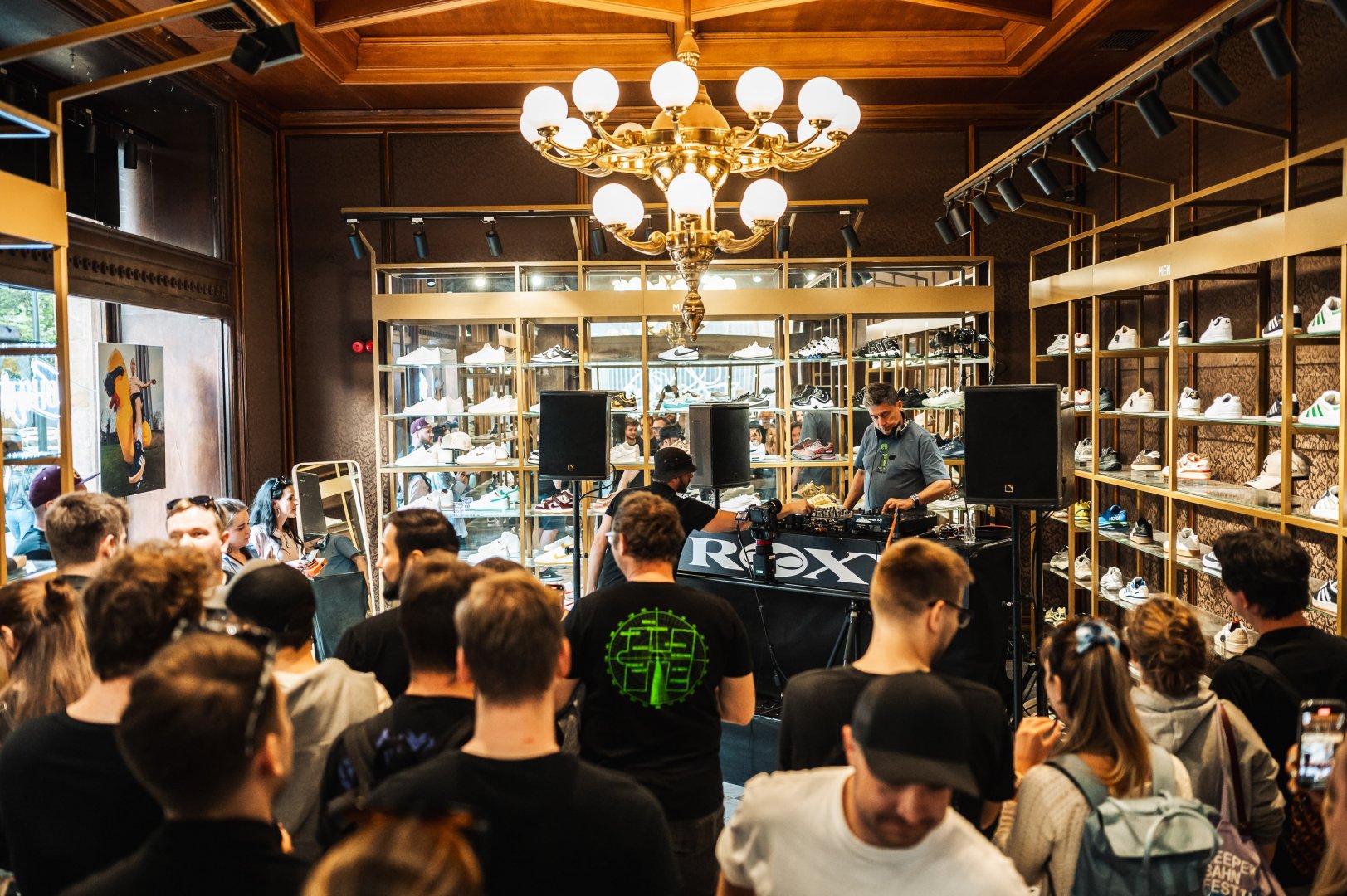 LONDON ELEKTRICITY POP-UP X FOOTSHOP | ROXY Prague