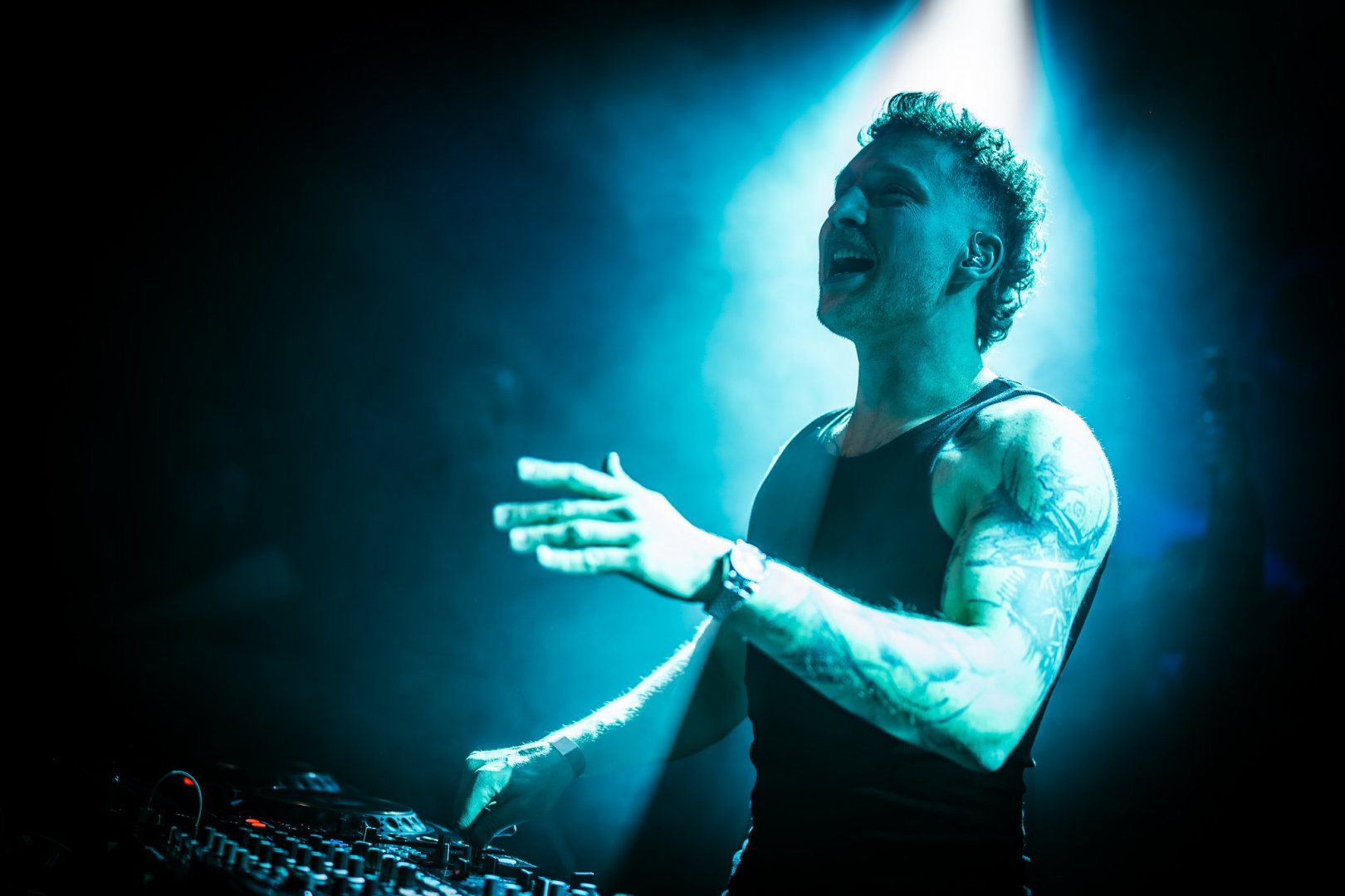 ELY OAKS | ROXY Prague