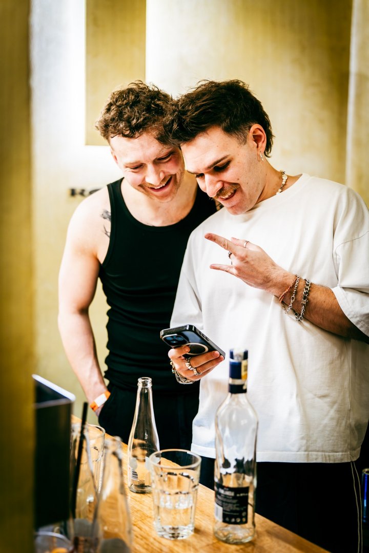 ELY OAKS | ROXY Prague