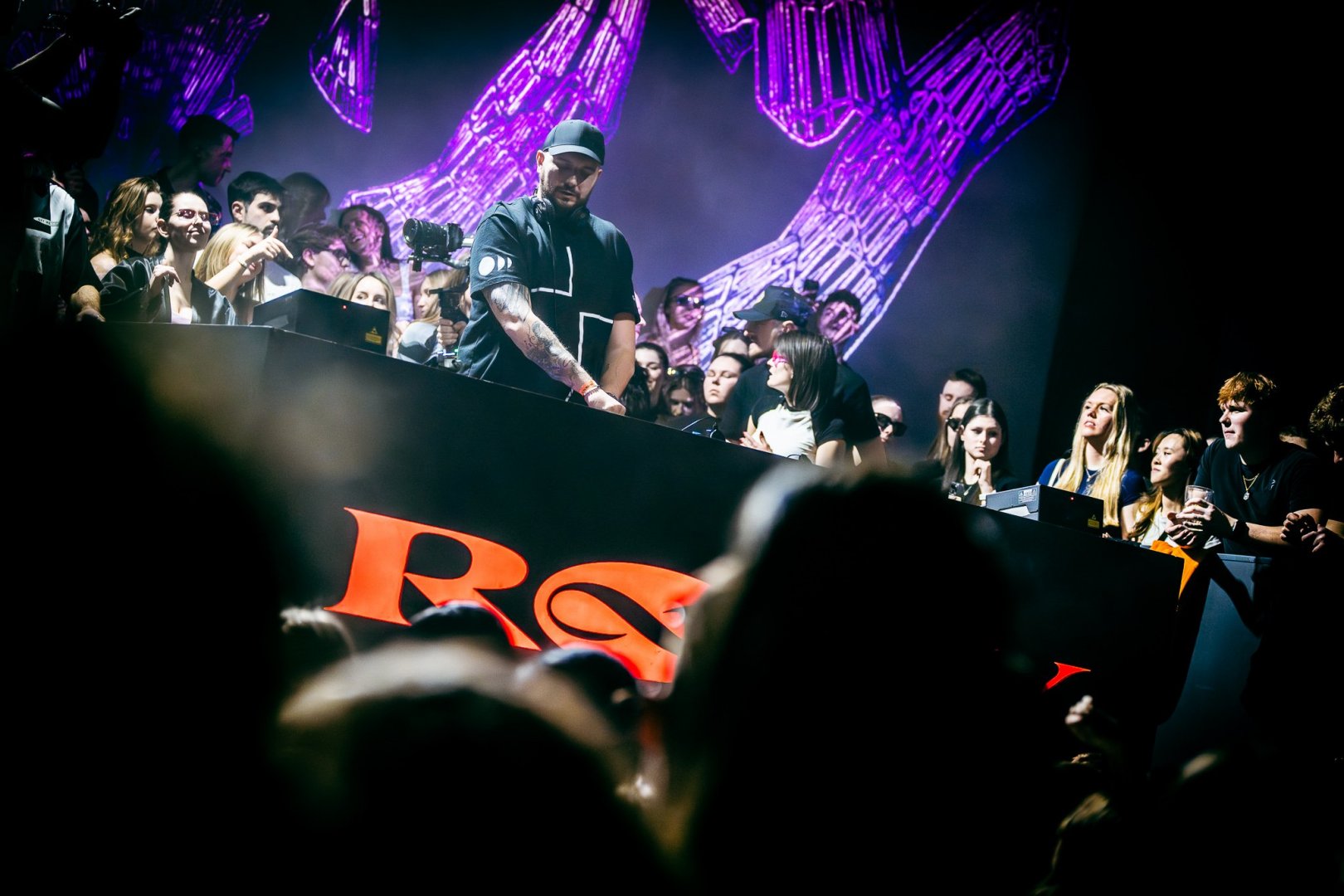 ELY OAKS | ROXY Prague