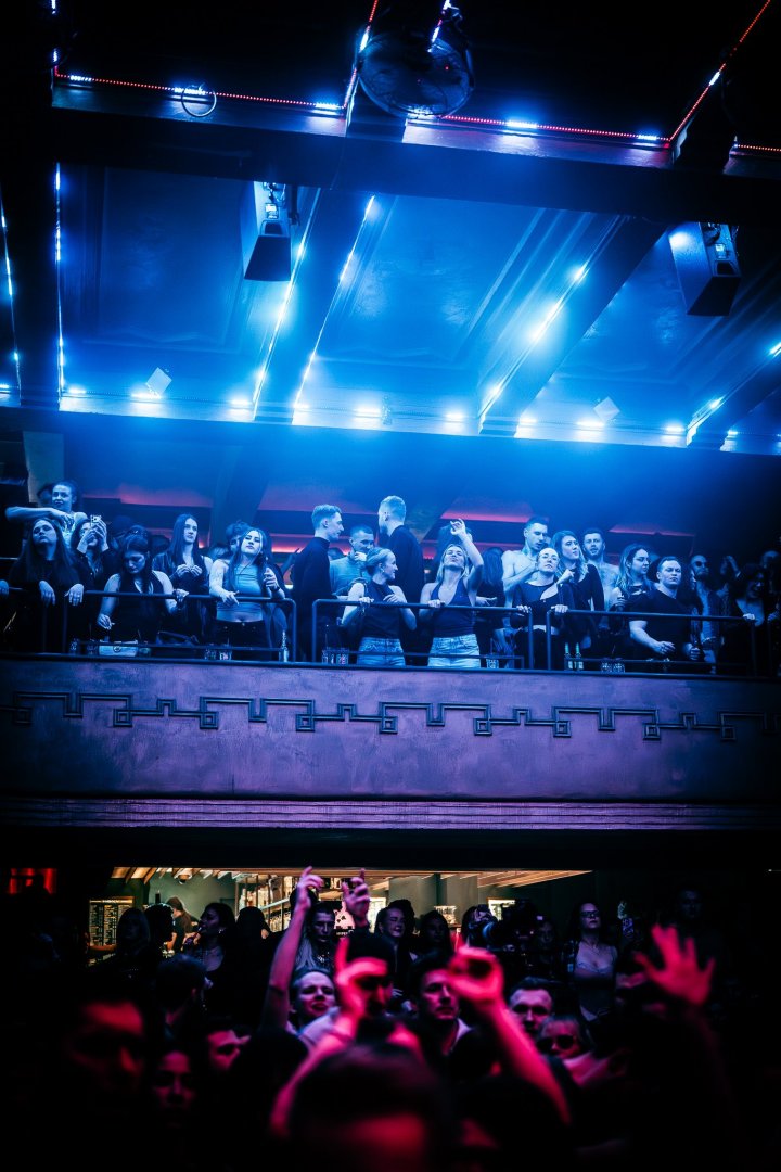 ELY OAKS | ROXY Prague