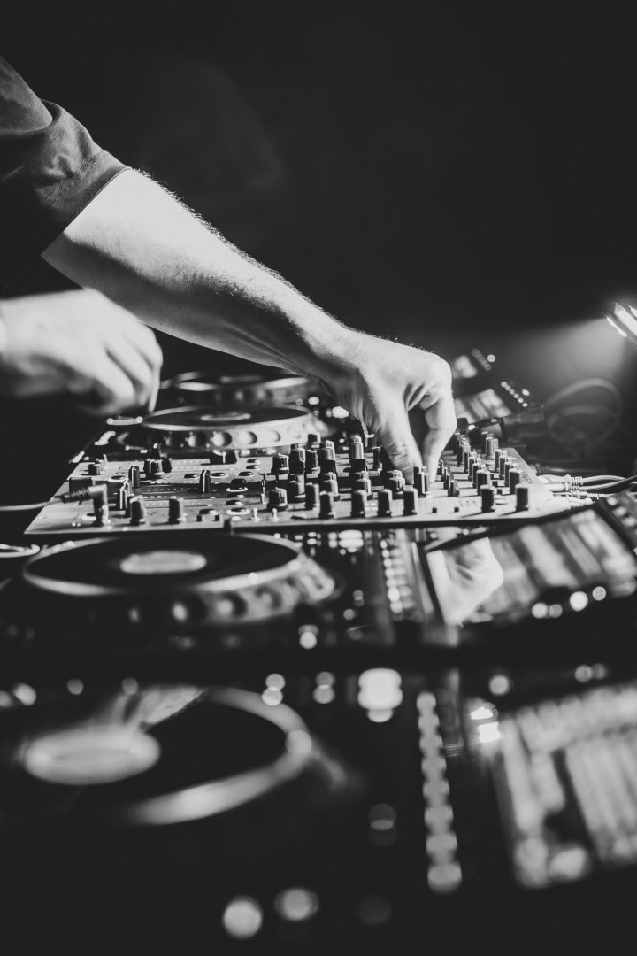 JOHANNES SCHUSTER | ROXY Prague