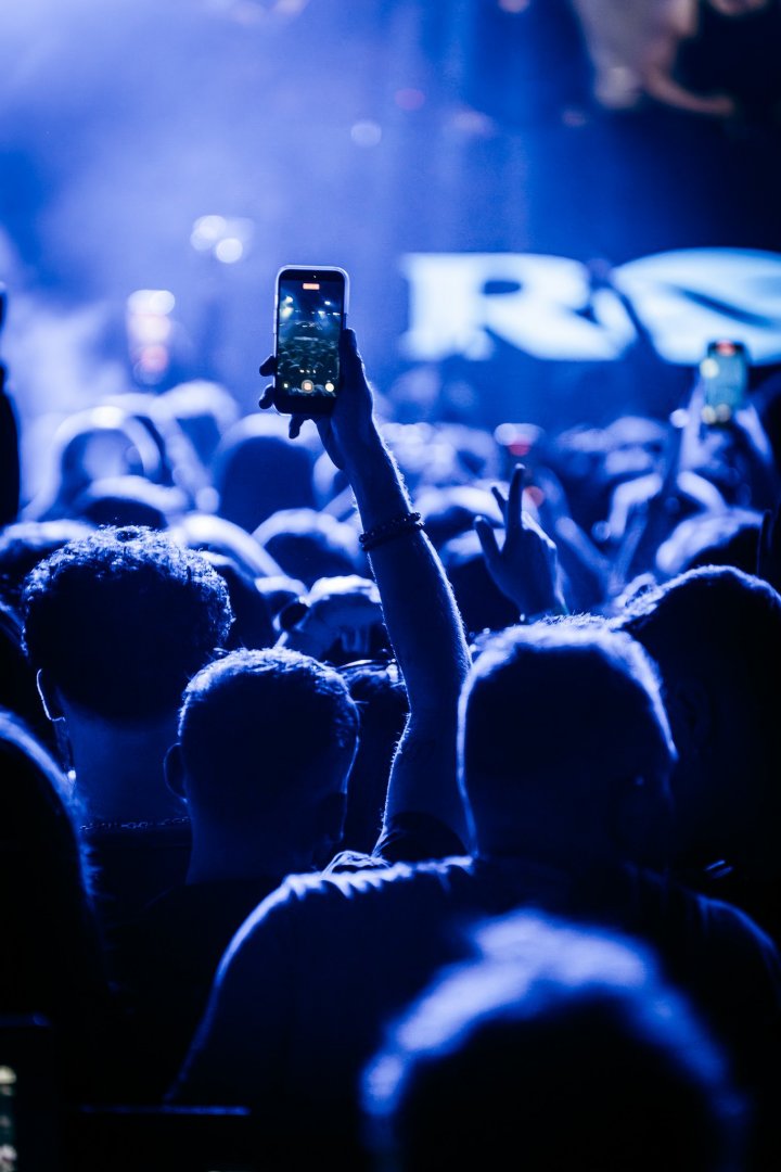 ELY OAKS | ROXY Prague