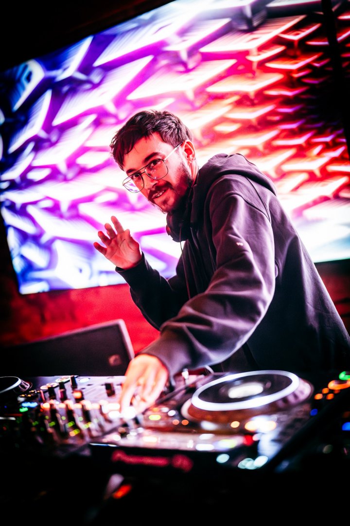 ELY OAKS | ROXY Prague