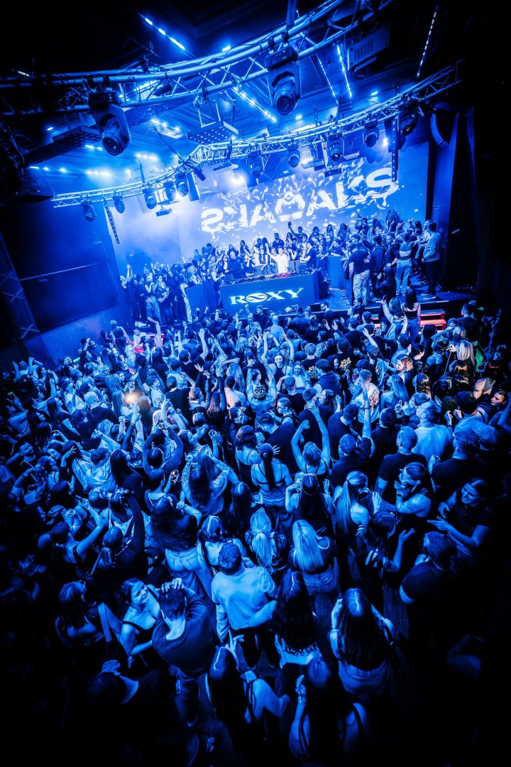 ELY OAKS | ROXY Prague