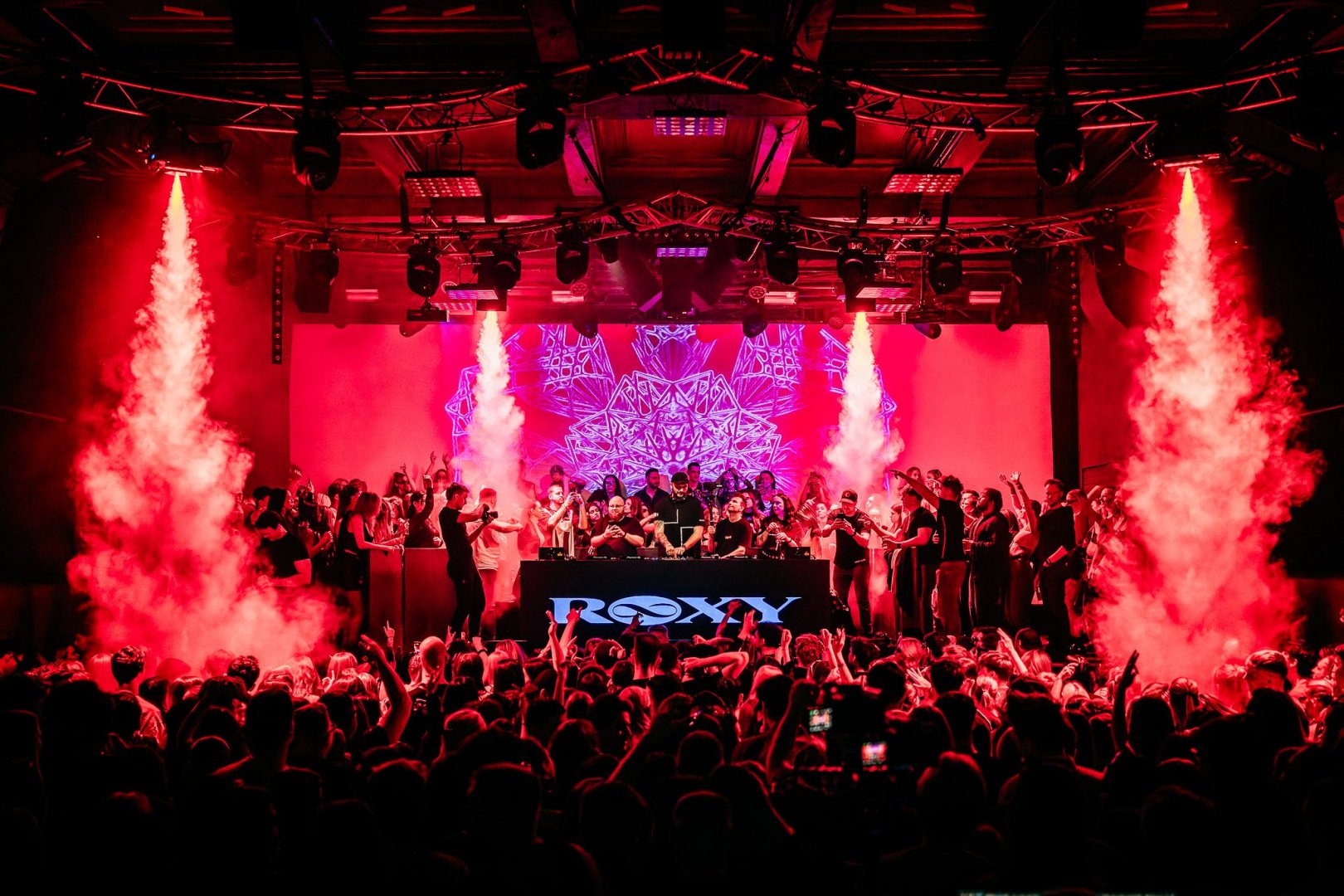 ELY OAKS | ROXY Prague