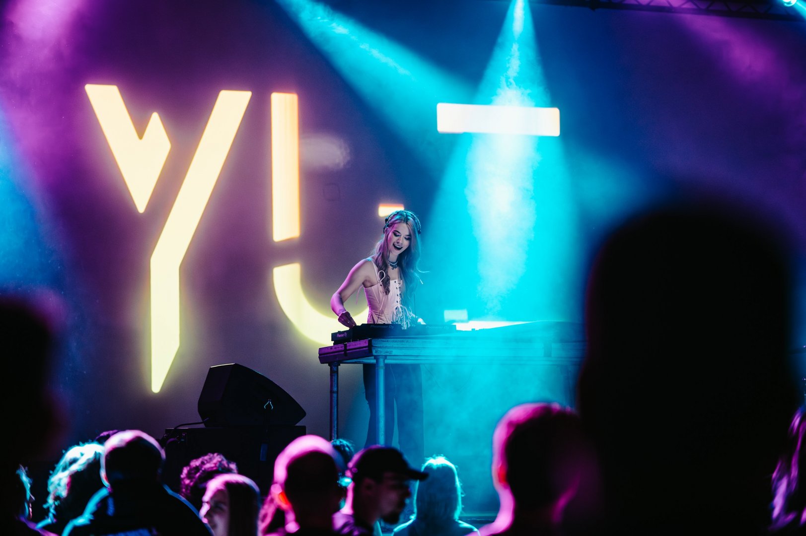 FOX STEVENSON | ROXY Prague