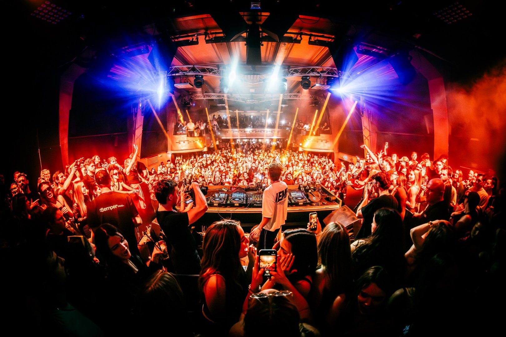 ELY OAKS | ROXY Prague