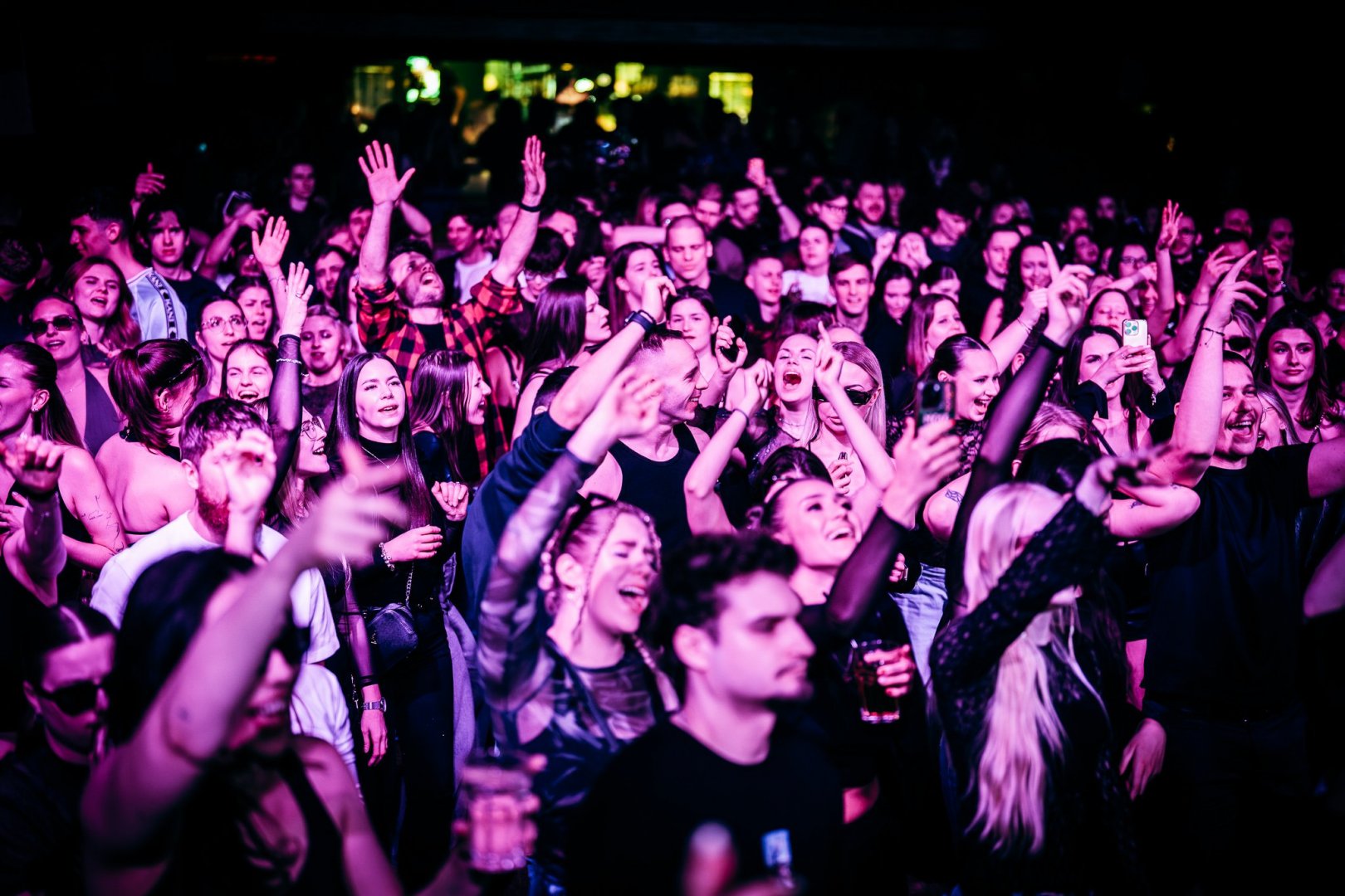 ELY OAKS | ROXY Prague