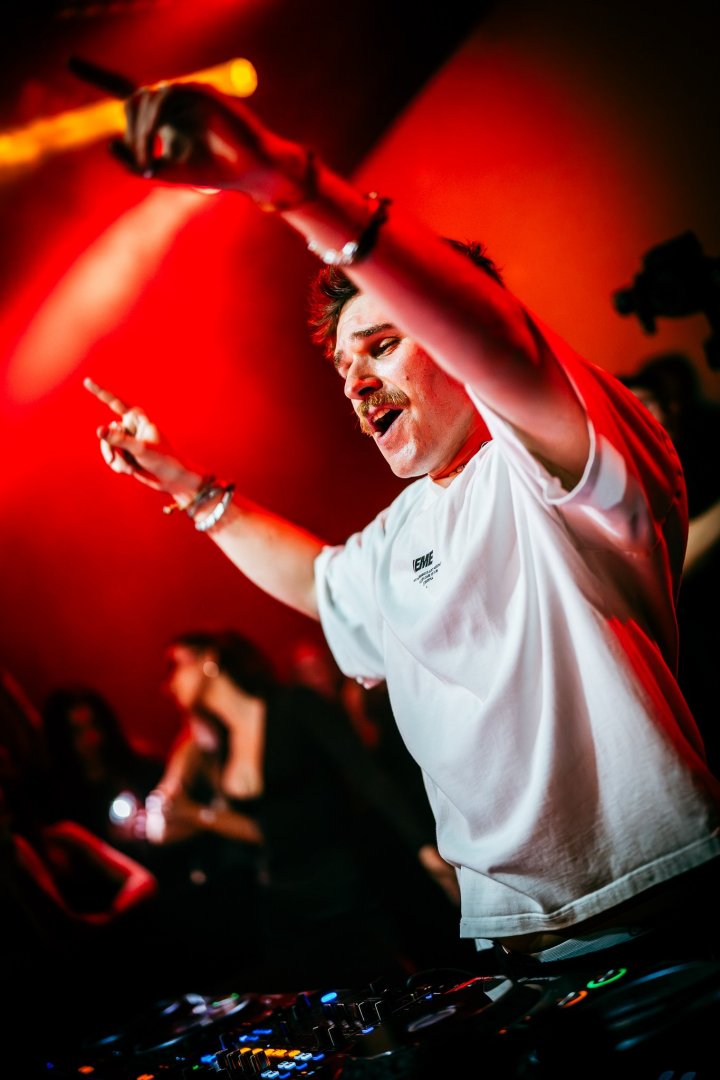 ELY OAKS | ROXY Prague