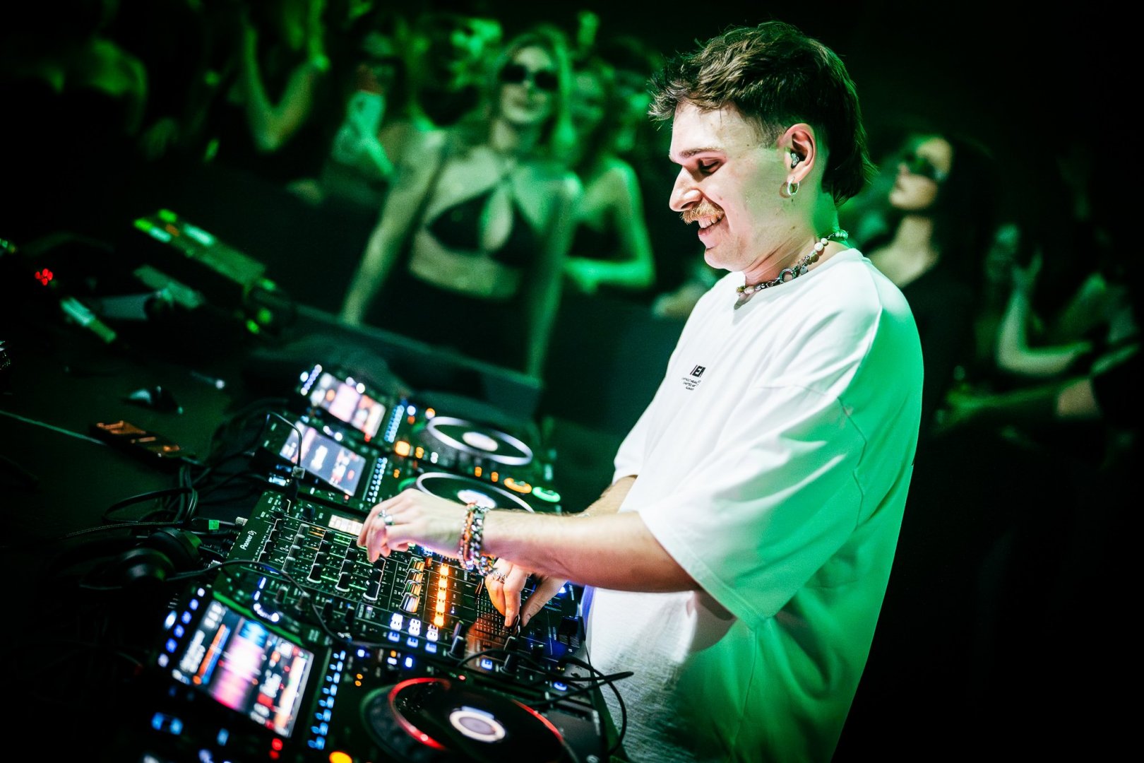 ELY OAKS | ROXY Prague