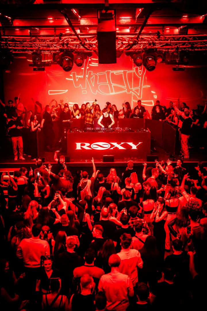 ELY OAKS | ROXY Prague