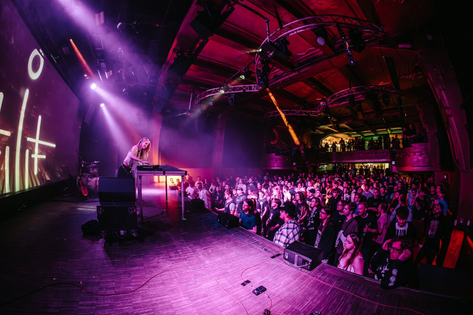 FOX STEVENSON | ROXY Prague