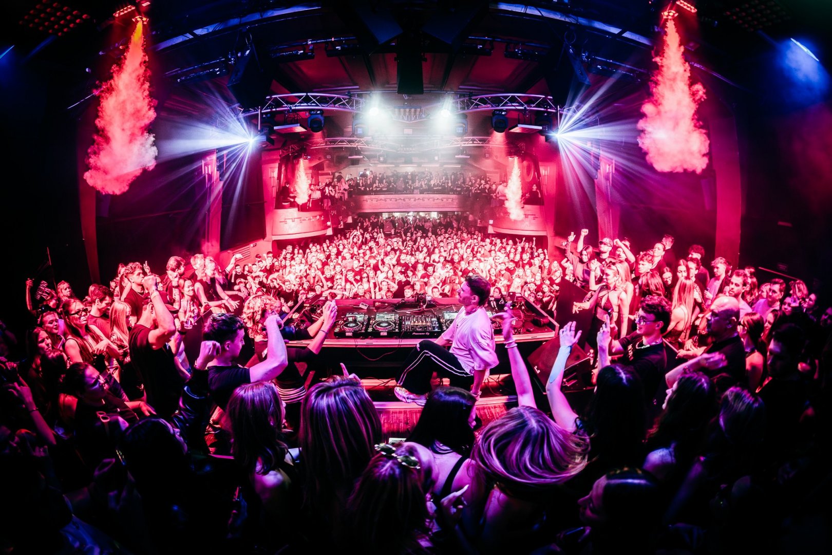 ELY OAKS | ROXY Prague