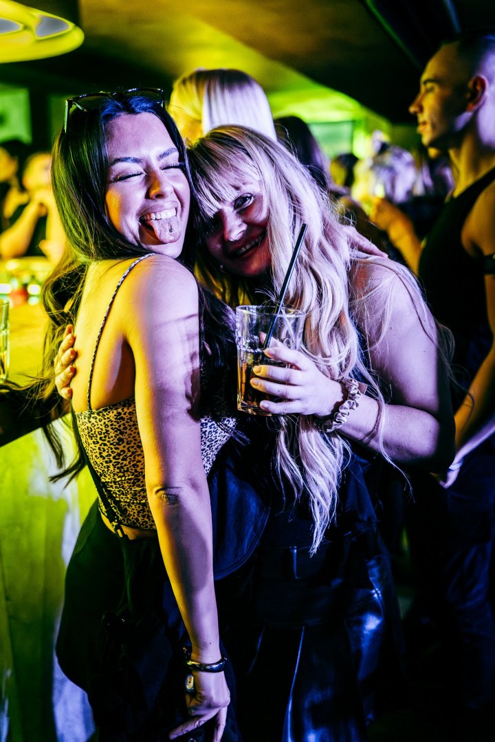 ELY OAKS | ROXY Prague