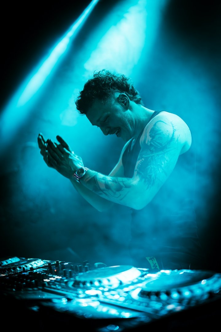 ELY OAKS | ROXY Prague