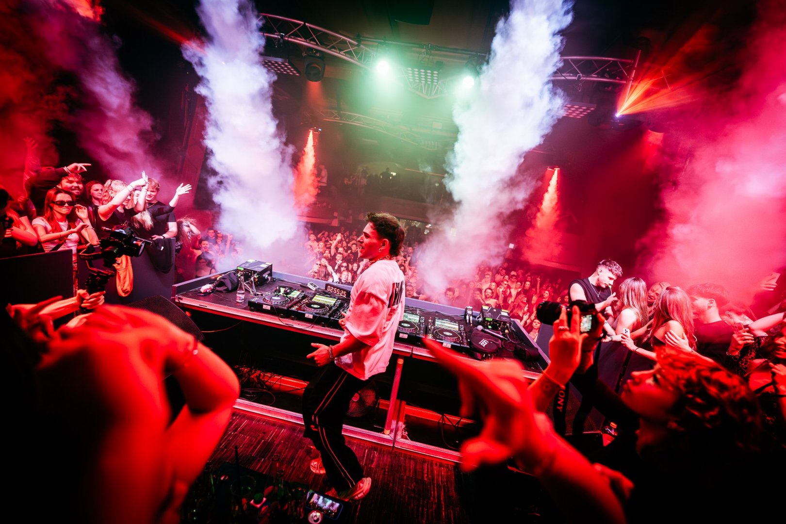 ELY OAKS | ROXY Prague