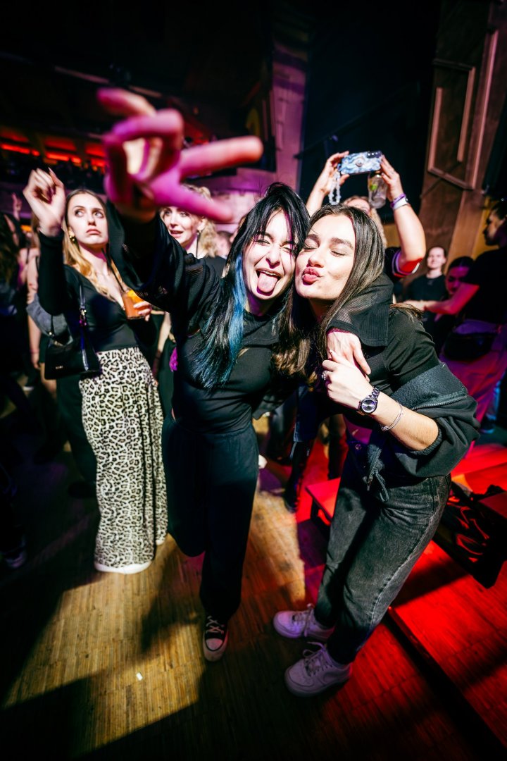 ELY OAKS | ROXY Prague