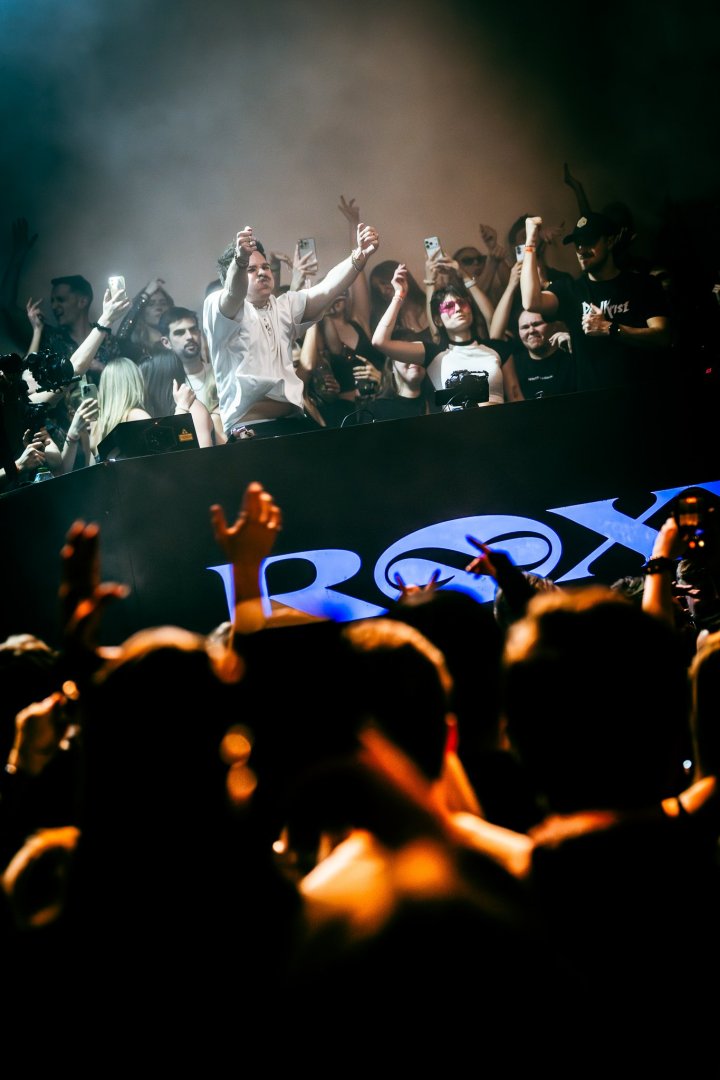 ELY OAKS | ROXY Prague