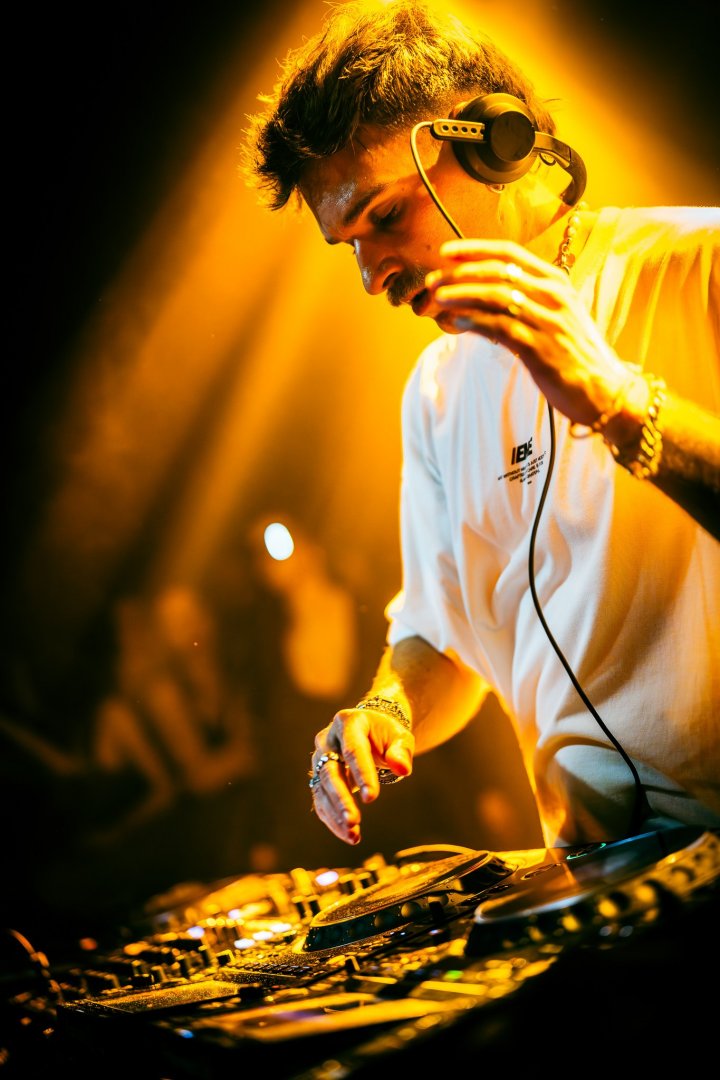 ELY OAKS | ROXY Prague