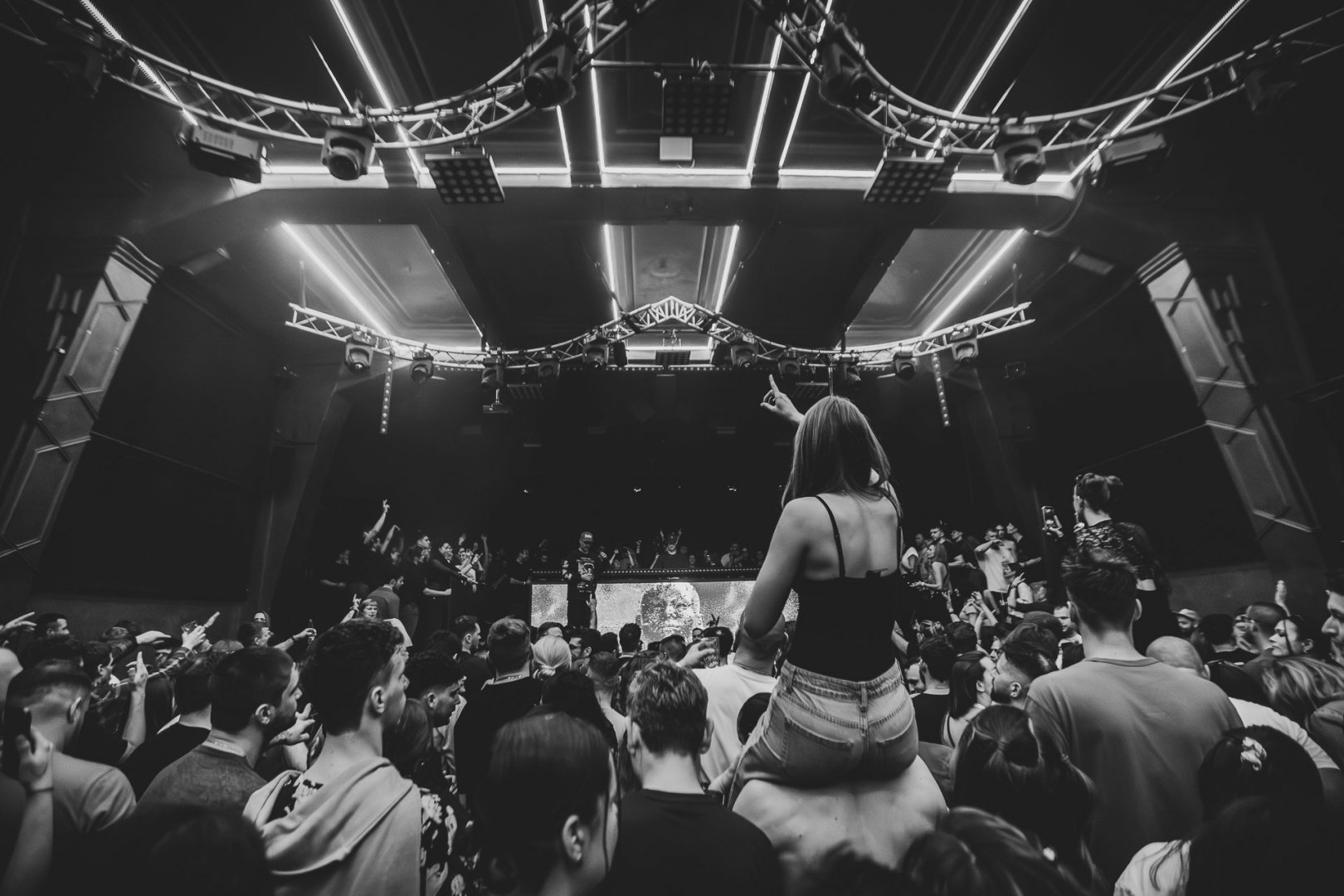 WILKINSON WEEKENDER: DAY 1 | ROXY Prague